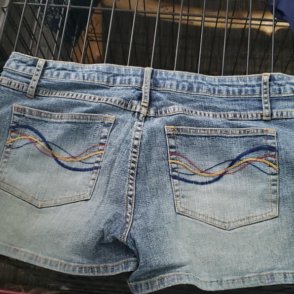 Shorts - Picture 2 of 2